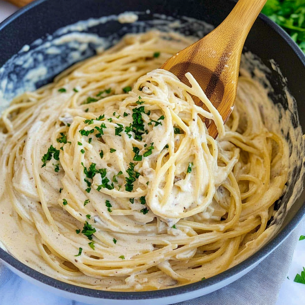 Recipe preparation for Creamy Garlic Pasta